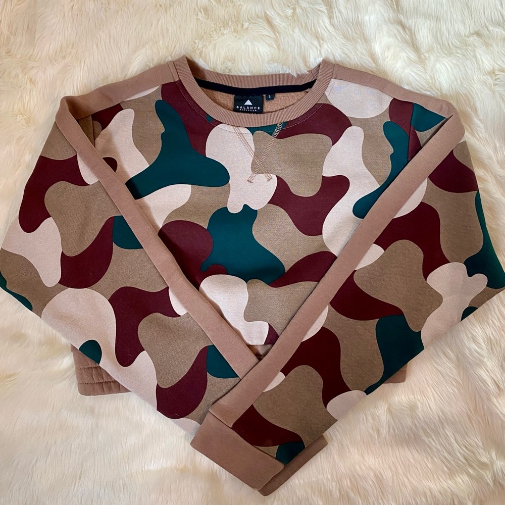 Balance Athletica Outlander Crew Mountain Camo